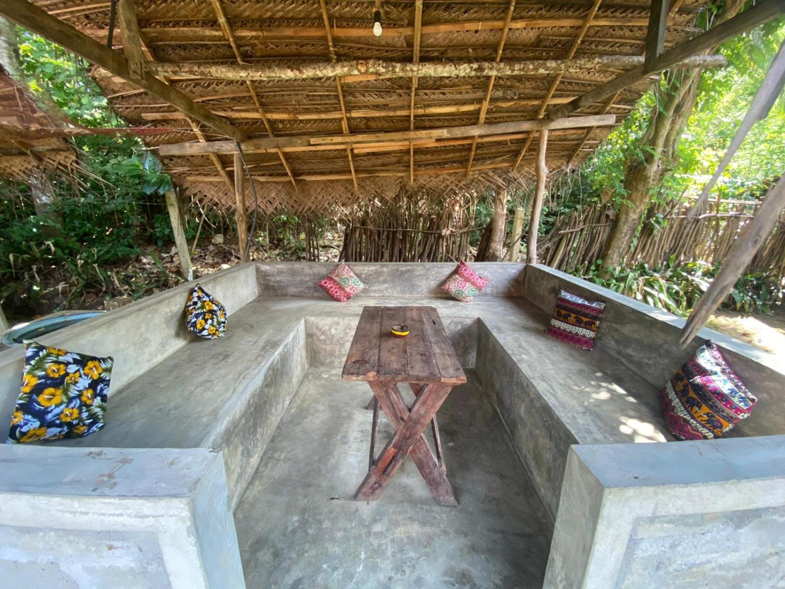 Lazy Monkey Surfhostel - Sri Lanka 디크웰라 외부 사진
