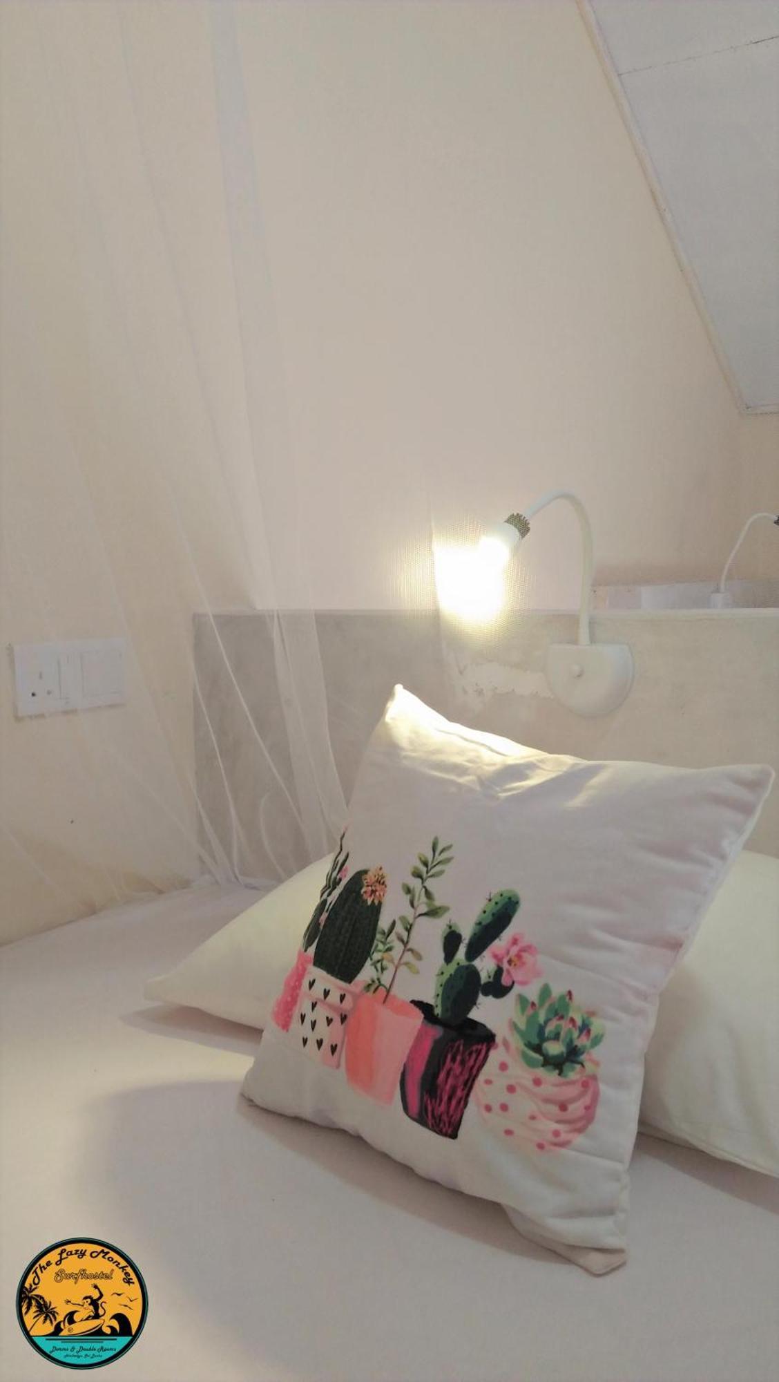 Lazy Monkey Surfhostel - Sri Lanka 디크웰라 외부 사진