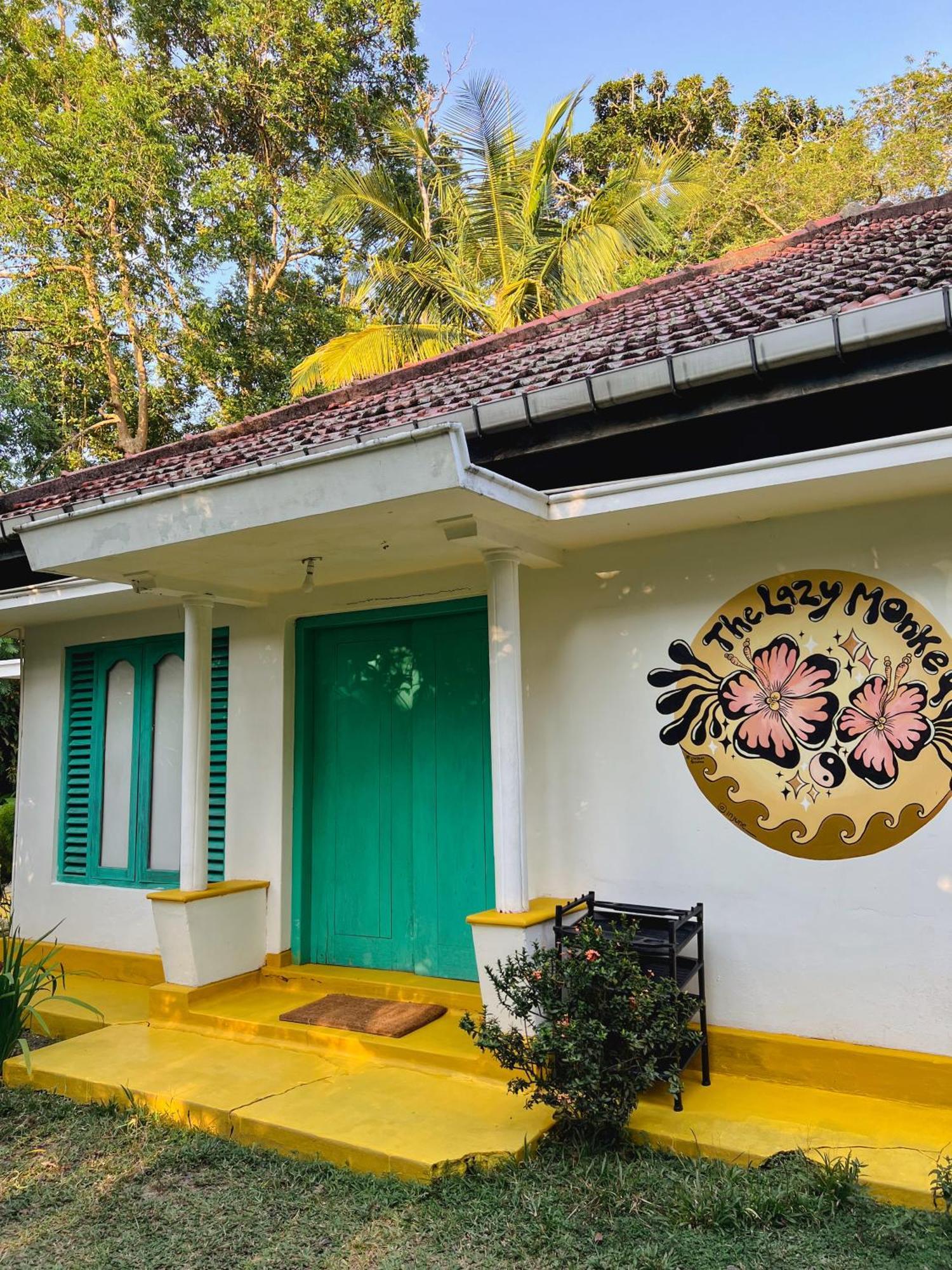 Lazy Monkey Surfhostel - Sri Lanka 디크웰라 외부 사진